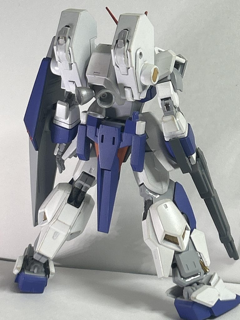 今日もヤツは戦場を駆る。獲物を求めて。今日もヤツは白の閃光となる。その針は紅く染まっていた……。〜〜〜〜