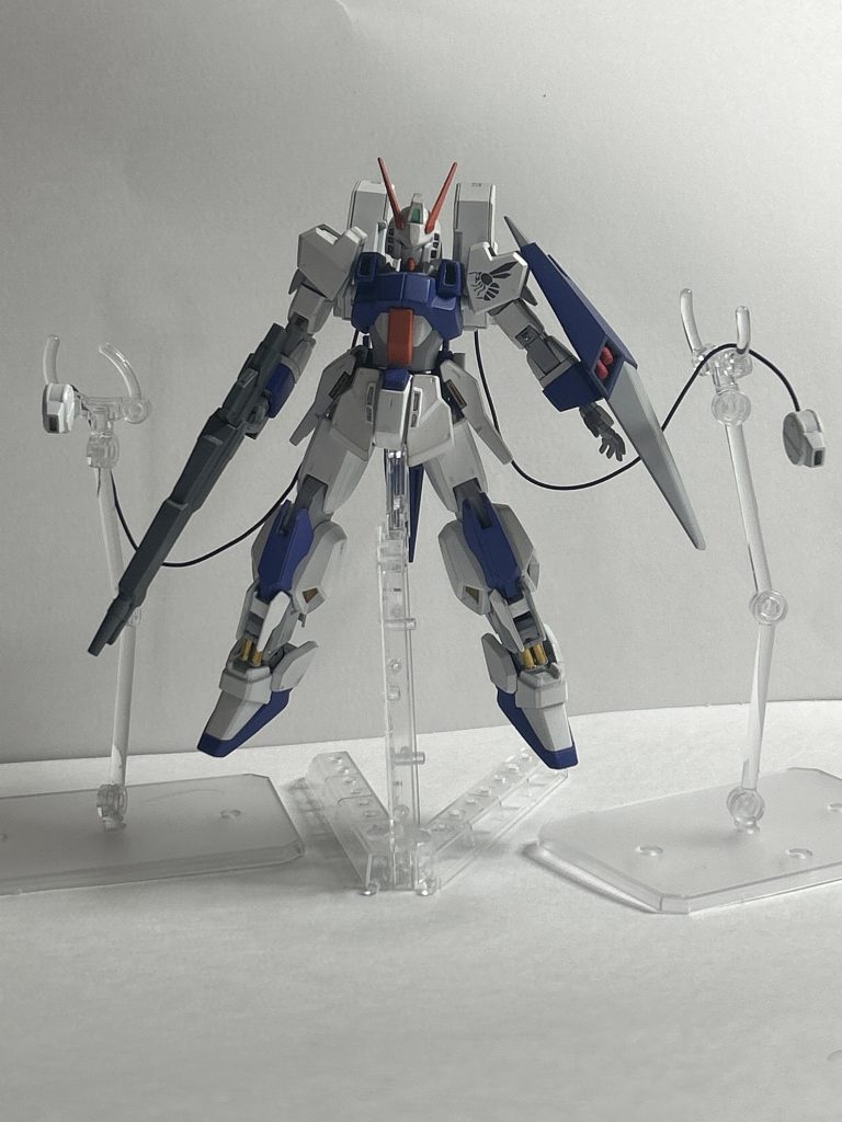 この機体の真価はインコムを利用した擬似的なクロスファイアにあり。とにかくインコムで相手を強制的に動かし、回避の隙に必殺の一撃叩き込むのが信条。