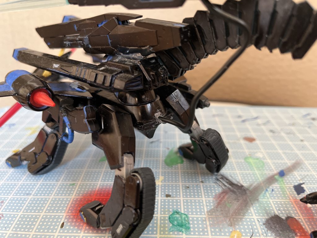 おしり接着剤は全て木工用ボンドを使用しています(笑)            撮影中にケーブルの付け根が取れてきて怖かった