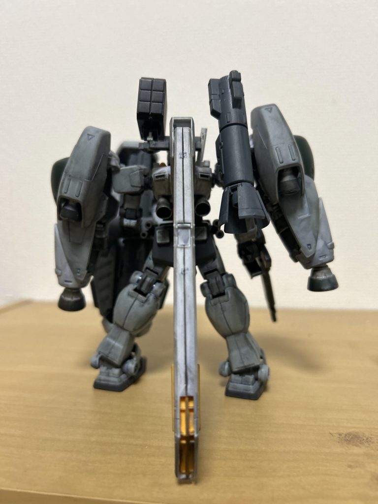 背中側。塗装は缶スプレー、ウェザリングは軽く。