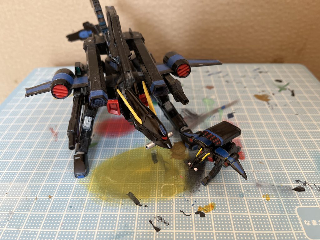 搭載火器の元所有者をまとめておきますロングライフル→1/144ダブルオースカイ ハイヤーザンスカイフェイズ右ウイングライフル→1/144デルタプラス左ウイングライフル→1/144RX-零丸 神気結晶尻尾サブマシンガン→1/144ガンダムキュリオスカートリッジ&照準器→1/100ユニコーンガンダム