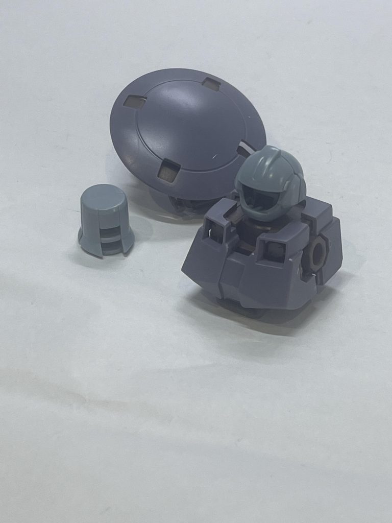余談ですが本キットはヘッドパーツや肩パーツなど5種も付いている余剰パーツ盛り沢山のキットなんです。自分に余剰でカスタマイズするガンプラならではの魅力を教えてくれた思い出のキットだったりもします。