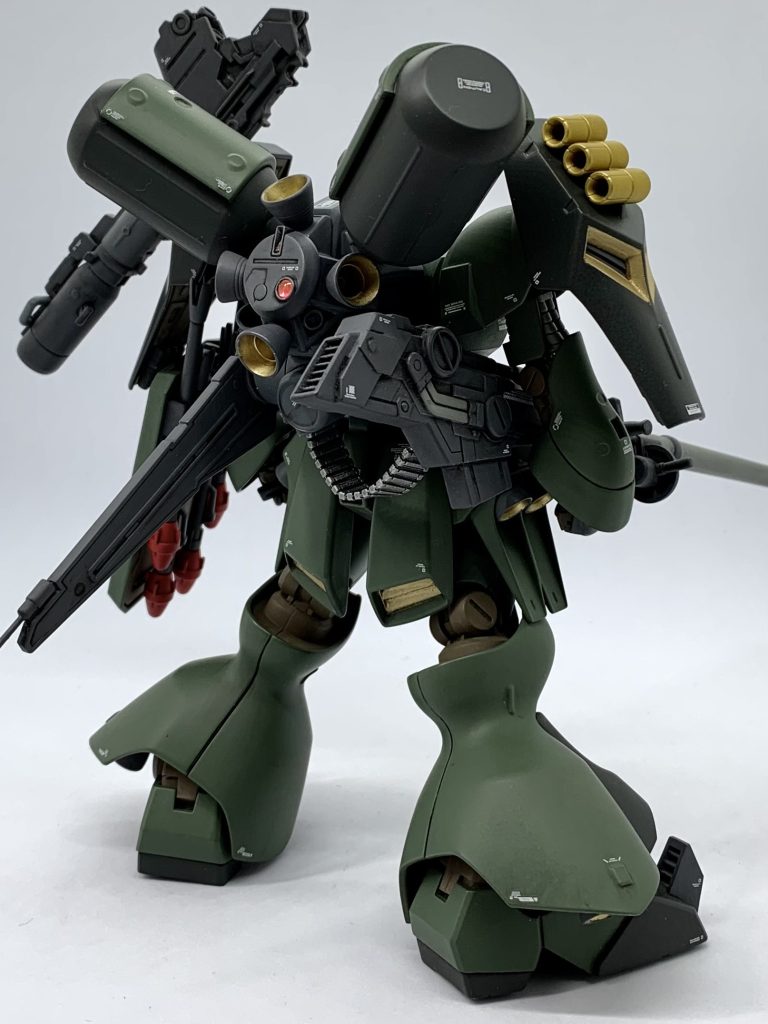 ファンネルだけはアニメのギュネイ達のヤクト・ドーガと同時期の機体だと伝わるように黄色っぽい金色にしてます。