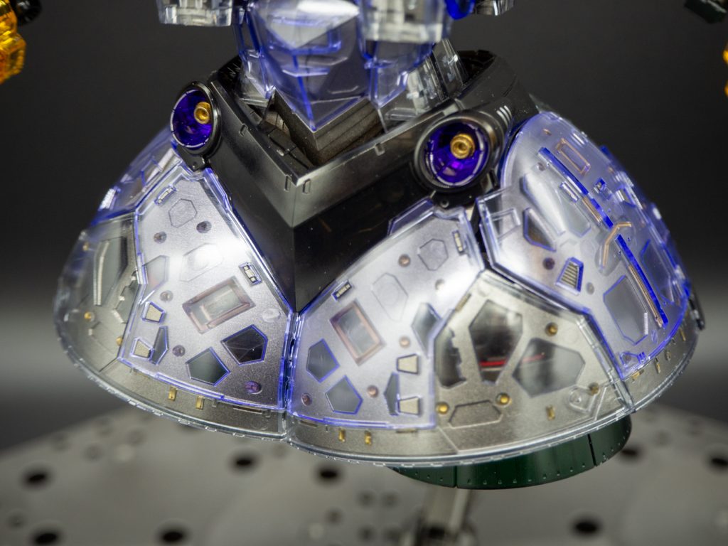 ダボの先端をゴールドで塗ってます。グラスファイバーの原理で、表面からゴールドが見えてアクセントになります。