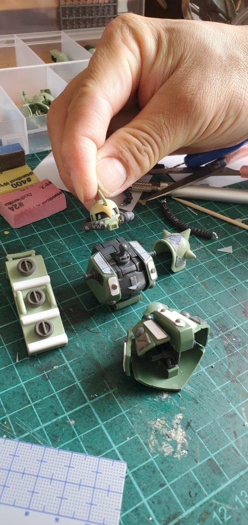 各パーツにプラ板とリベット、ランナーを削って適当にペタペタと付けました!😁