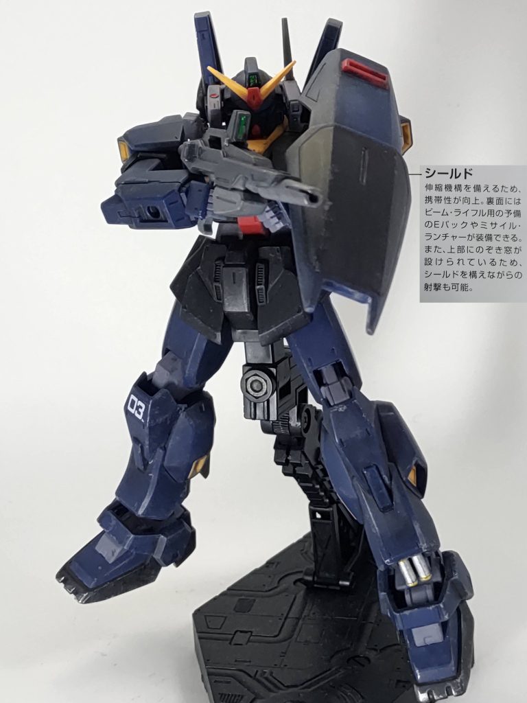 ポージングが絶望的に下手なので、説明書と同じポーズを取らせることにしました。武器の説明テキストも説明書から拝借。たまたまアクションベースも説明書と(たぶん)同じだったので完コピを目指すも...