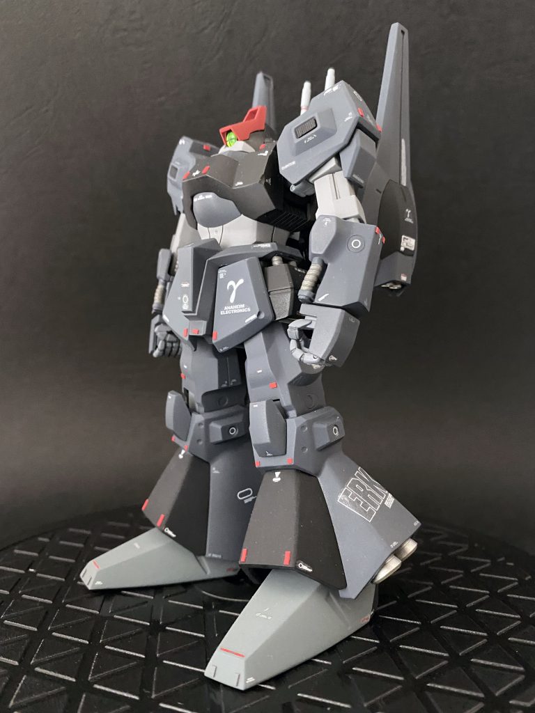 つま先と腹部の延長が効果的。