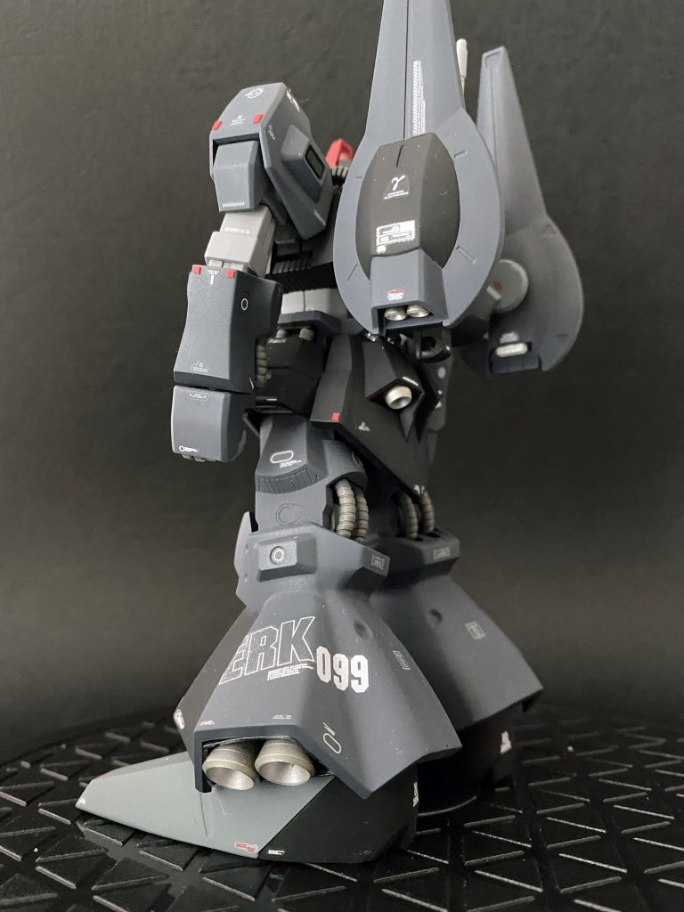 あちこちに市販品のバーニアを追加。