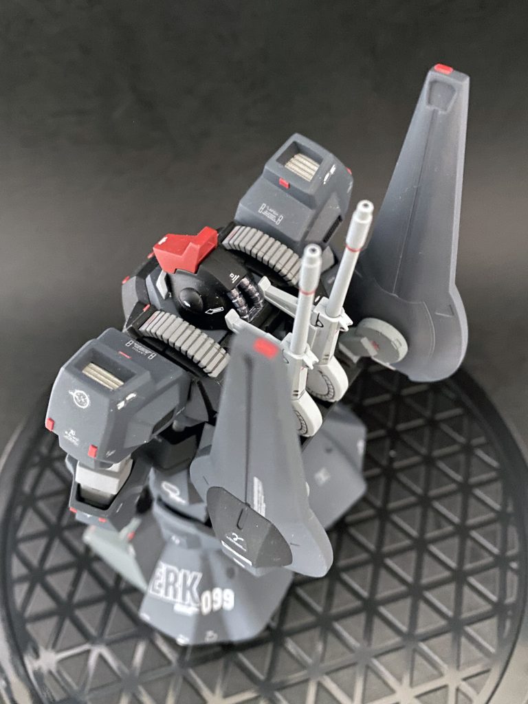 肩も開口してモールド入りパーツで蓋してあります。