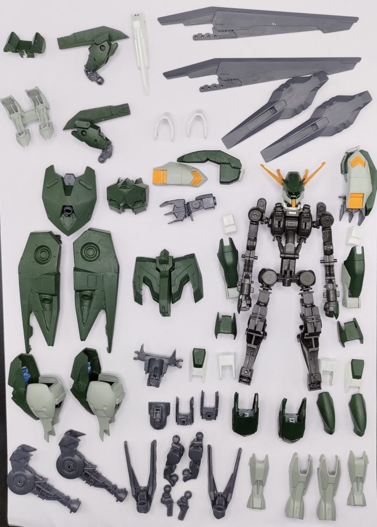 いつものやつです。ご査収ください。今回はパーツ数が多いのでいくつかくっつけたままです。ここまで見ていただきありがとうございます。 Xには制作日記のようなものを upしている確率が上がってますので、よければフォローお願いします。いまのまま行くと次はMSVの機体になるかなと思いますので、今後ともよろしくお願いします。