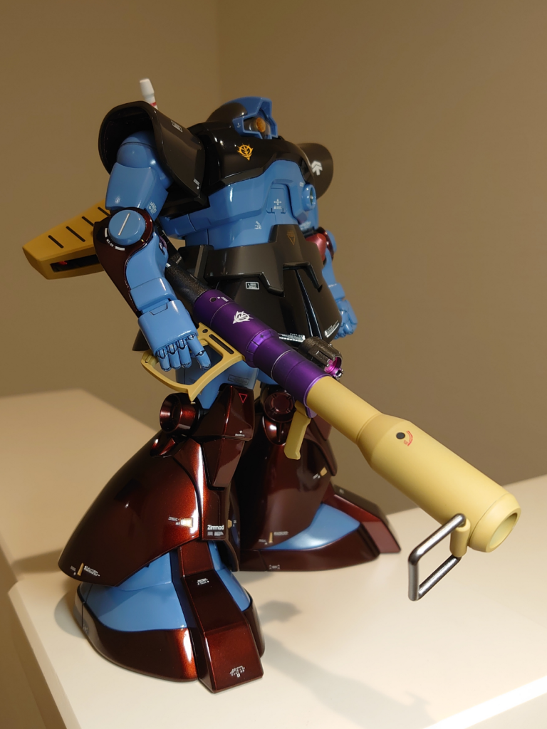 ジャイアントバズの弾頭がチラ見えするように開けました。