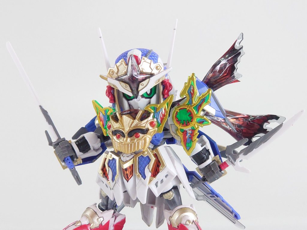 ポーズを付けて、腕の関節が動くようになっていたのでポージングの自由度は上がってますね、マントもHGエアリアルで使われていた両面に絵柄があるシールが使われていました、こういうのはいいですね