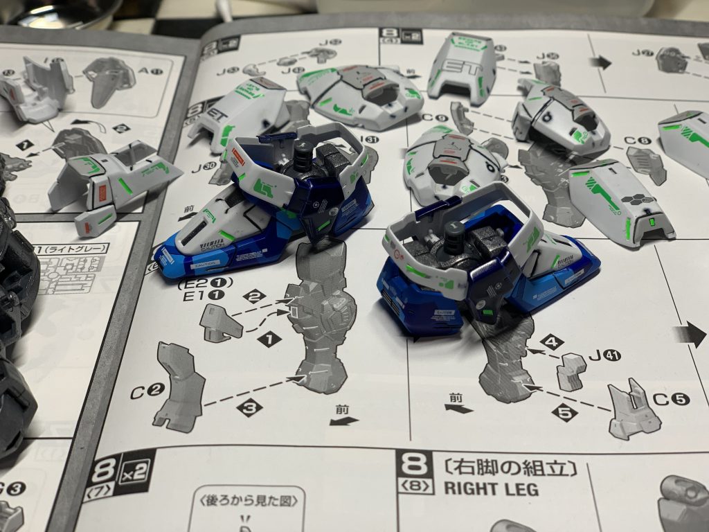 私は基本的に足から順に上に組み上げていく方法です。って言いながら制作途中はこの画像のみ。。。w。