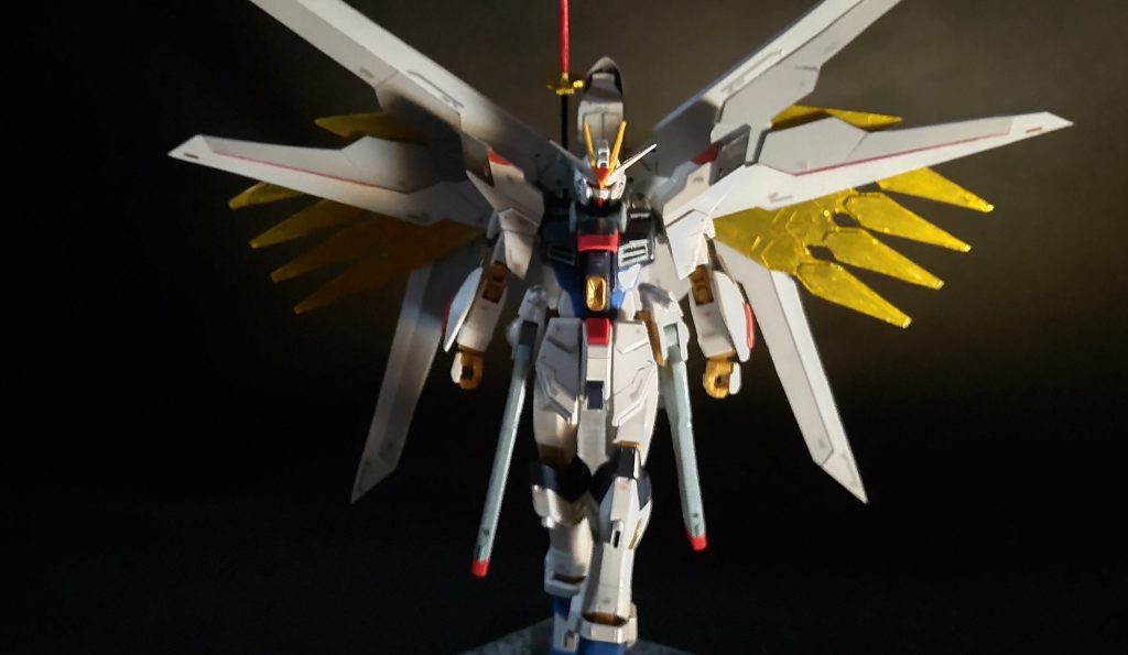 そんな感じのテンションと気合で製作したマイティーストライクフリーダムガンダム(長い)でした。発売前の機体が目の前で組み上がっていく感覚が楽しかったです(笑)次回こそは普通に素組みしたいので早くガンプラが普通に流通する世の中になって欲しいです。もうひと息ってところですよね。