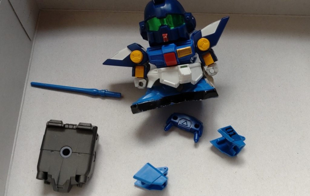 家にあるジャンクを漁っていたら昔買ったGジェネシリーズを見つけました、ブルーディスティニー1号機にならないかなと思い弄り始めました