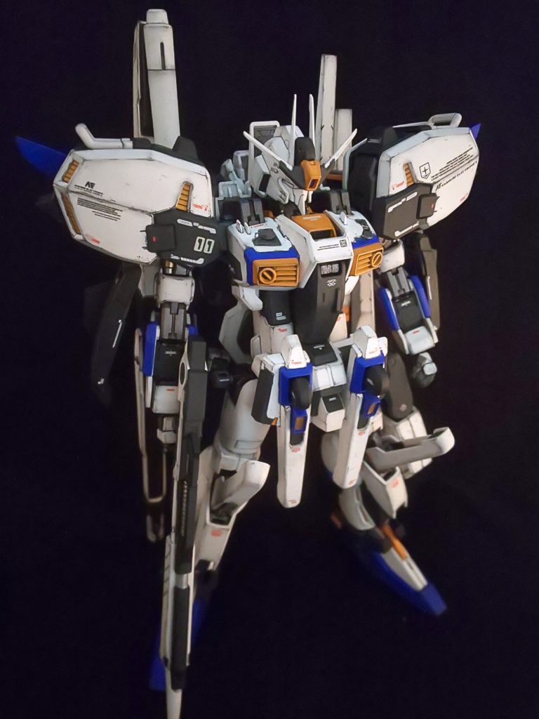 n_i_t_r_o(ナイトロ)とは一般的な人間にニュータイプ能力を付加するサイコミュシステム。起動時に脳ミソがシステムにいじくられ一時的に強化人間状態になる。精神への不可が凄まじく性格が豹変し、治療が必要になることもある。適正が高い人間は普通に操縦できたりする。ワンチャン覚醒することもある。長くなりましたが久しぶりに新作ができたのでこちらにm(__)m