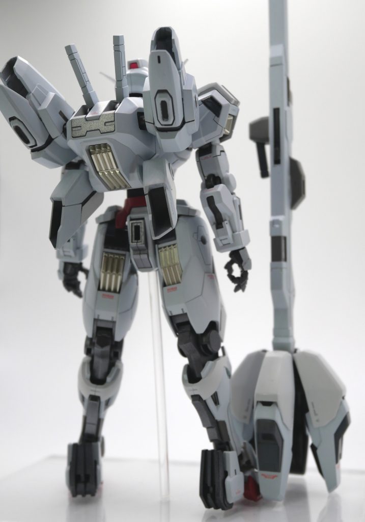 バックショットモモ裏のスラスターが隠れるのがもったいないと感じてしまい、一部パーツをバックパックに移植しました。