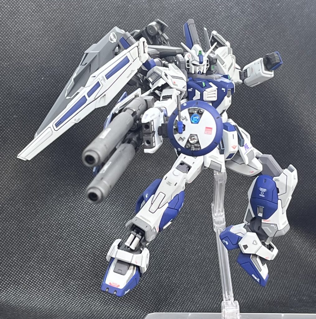 武器はどうしてもフルアーマーマークIIのツインビームガンみたいなの持たしたくて、あーだこーだしてでっち上げ。MGFazzで余ったダブルビームライフルの砲身とライトニングガンダムのシールド、ルブリスウルのシールドが主な材料。しかし、30MMの3Dメタリックシールはいいですね。自分みたいなライトユーザーが手軽にセンサー立体化できますもん