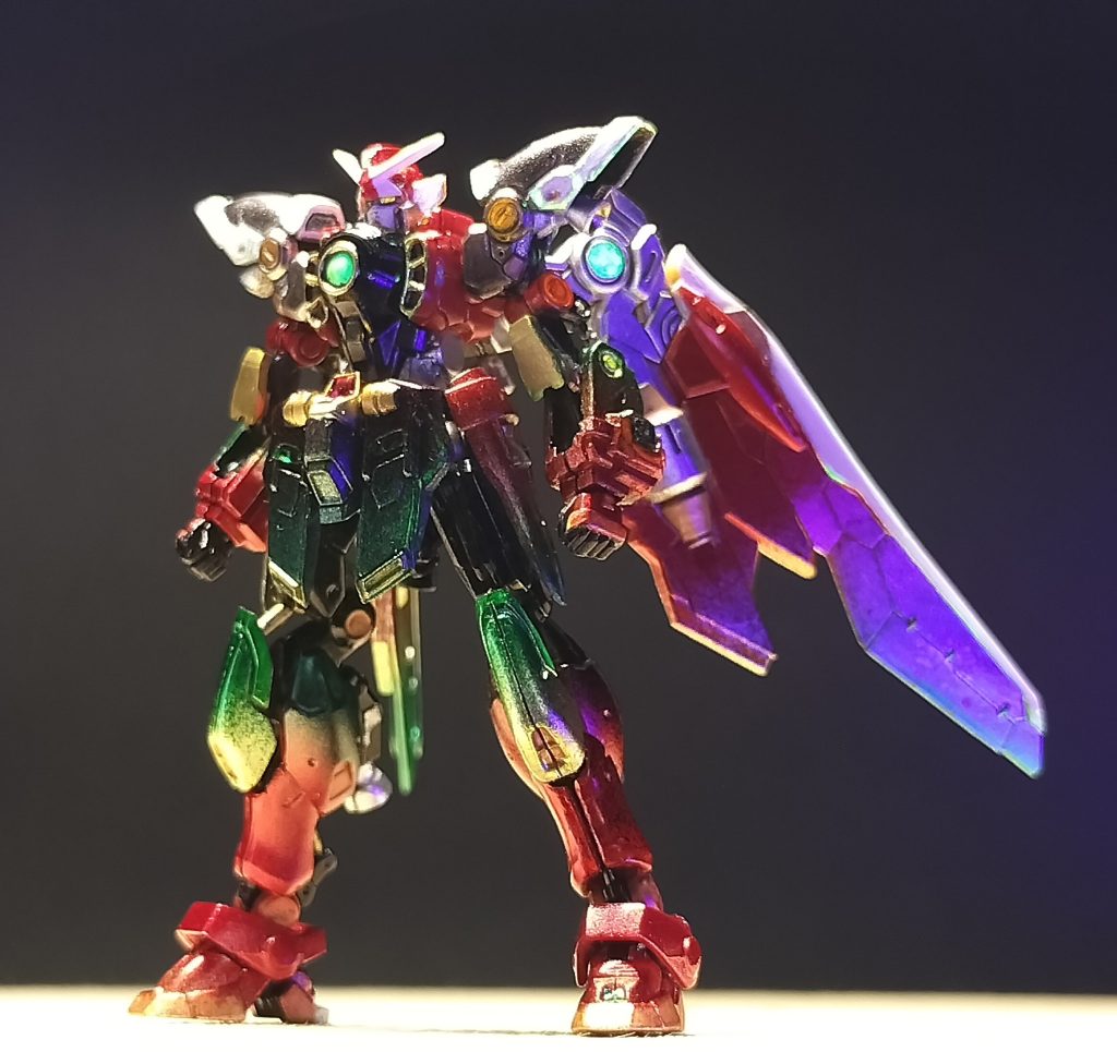 人を信用しないことで有名なマウリ中将。彼はルオ商会のミシェル・ルオに働きかけてフェネクス回収計画「不死鳥狩り」を実行させるが、失敗したときに備えて、スタークインダストリーズにも並行して働きかけていた。その「プランB」で用意されたMSがこの「ガルーダ」だ。