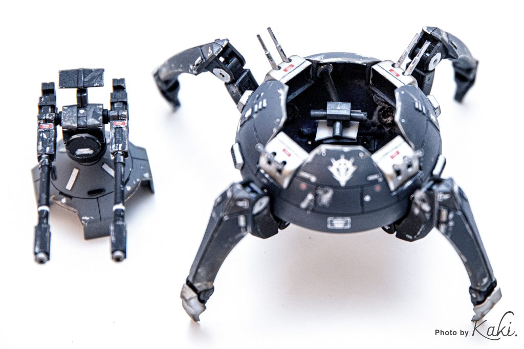 内部には可動式モノアイを搭載