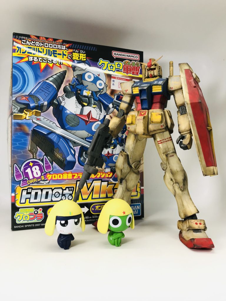 ケロロ「ドドロロボMk-Ⅱも一緒に買ってきたみたいであります」タママ「ボクらのロボは買ってくれなかったですかぁ?」ケロロ「我輩達のは昔買ったので買わなかったみたいであります…」タママ「そんなぁ〜ひどいですぅ」ケロロ「ガンプラはもう8ヶ月買ってないみたいであります」タママ「ガンプラは飽きちゃったんですかね〜」