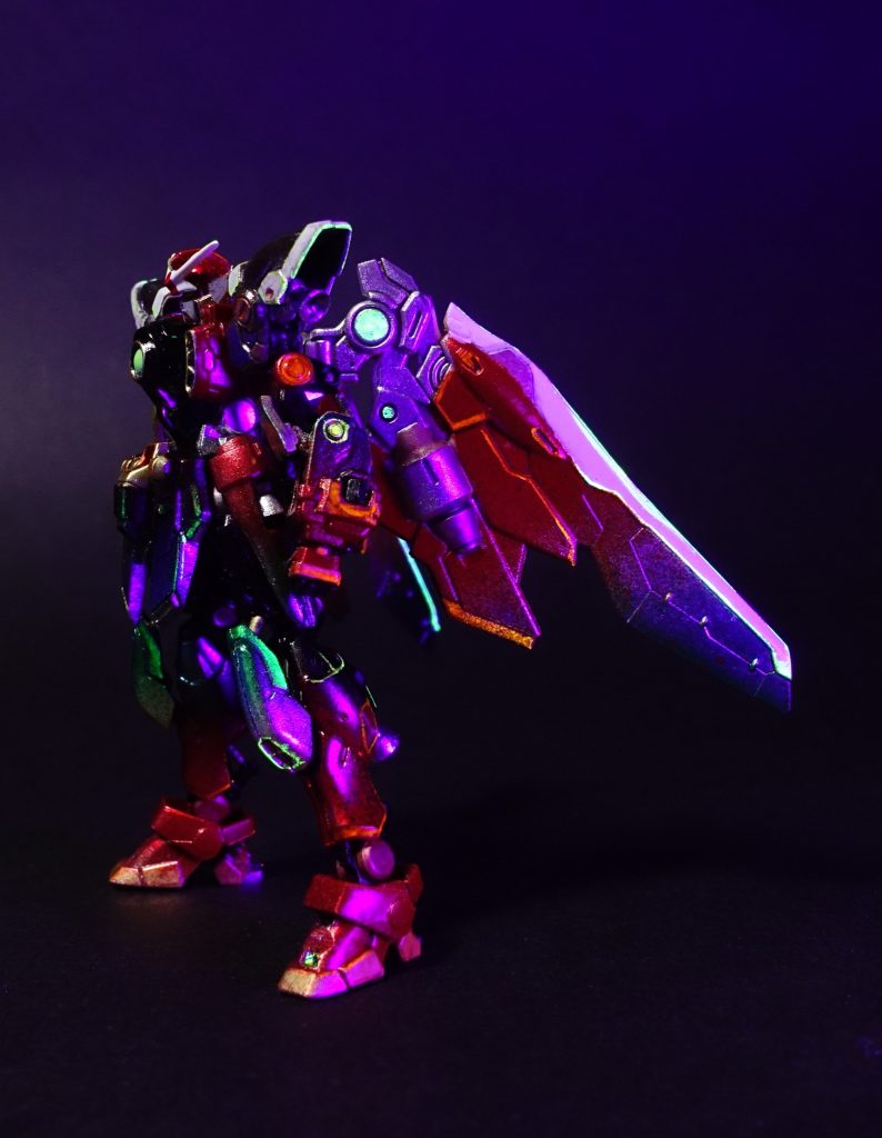 sRX-0ーGrdには、サイコフレームではなくサイコカウリングが採用されている。フェネクスの感応波をキャッチするサイコフレームのアンテナを全身表面に装備するアプローチを採った。フェネクスの感応波を検出すると、ガルーダの全身のカウリング各部が発光する。