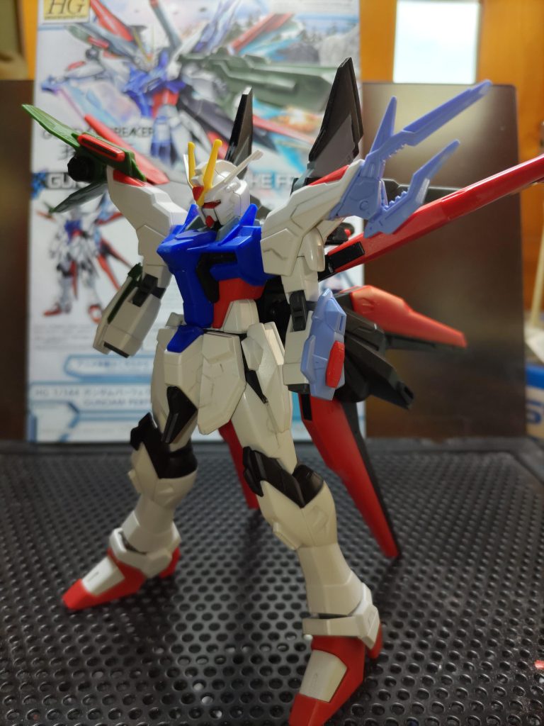 仮組状態全体の確認しながらデザインをしていってる状況です