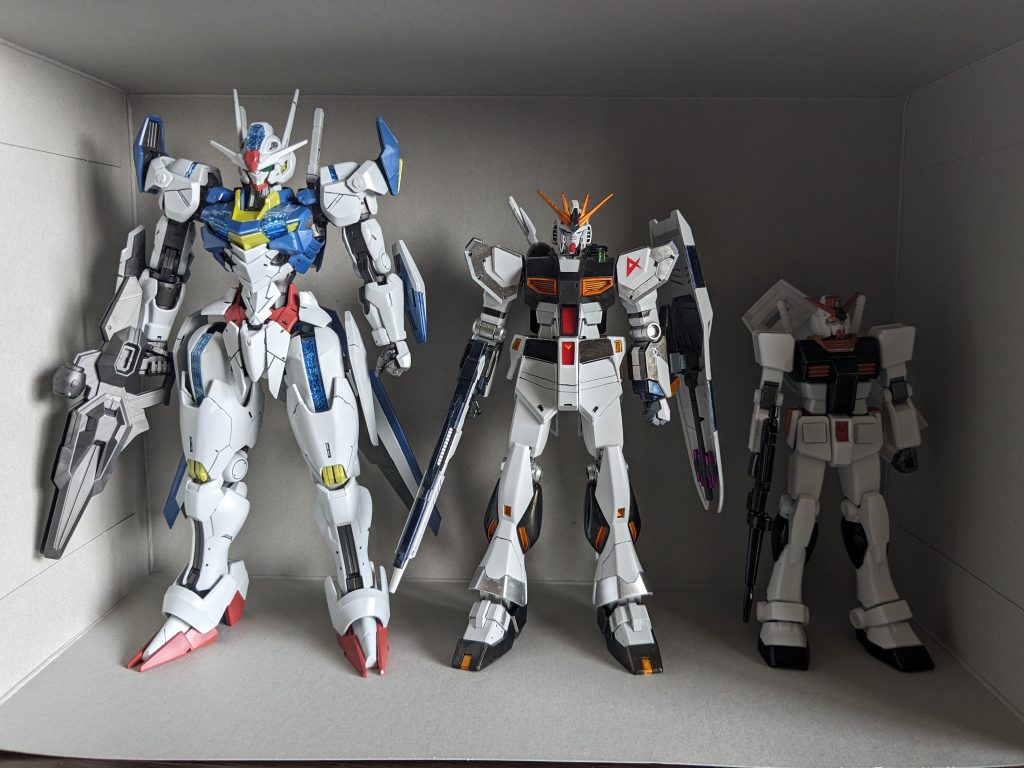 EGν、EGガンダムとの比較エアリアル、1/100の筈なのにνガンダムが大き過ぎて普通に見える…一応エアリアルは22cmぐらいあります