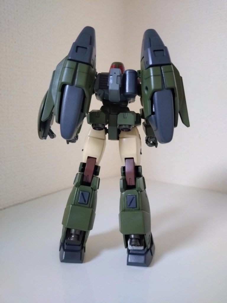 わかりにくいですが、サーペントの背中部分を利用したバックパックを背負ってます