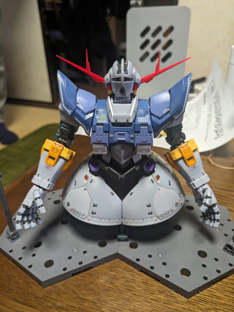 足が付いてるので立たせてみた