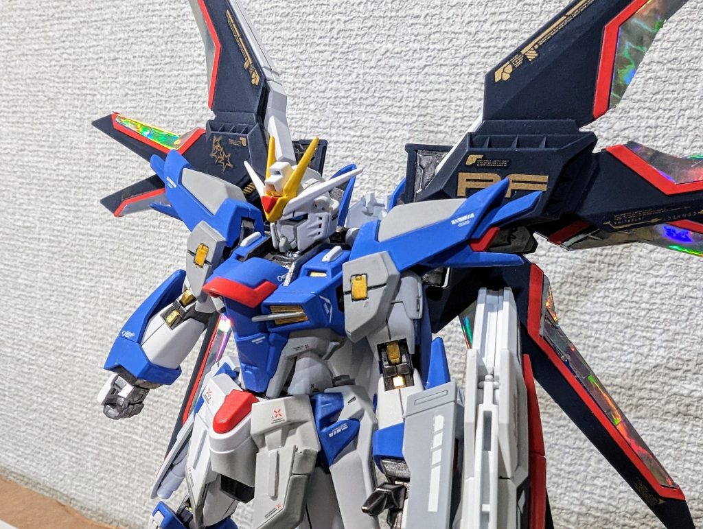 カラーはガイアノーツからコバルトブルー&ミリオンブルーの調合、マンダリンイエローとマスオイエローの調合、ニュートラルグレーⅡ、コールドホワイト、ローズブライトレッド、ガンダムマーカーはゴールド、ガンメタリックを。