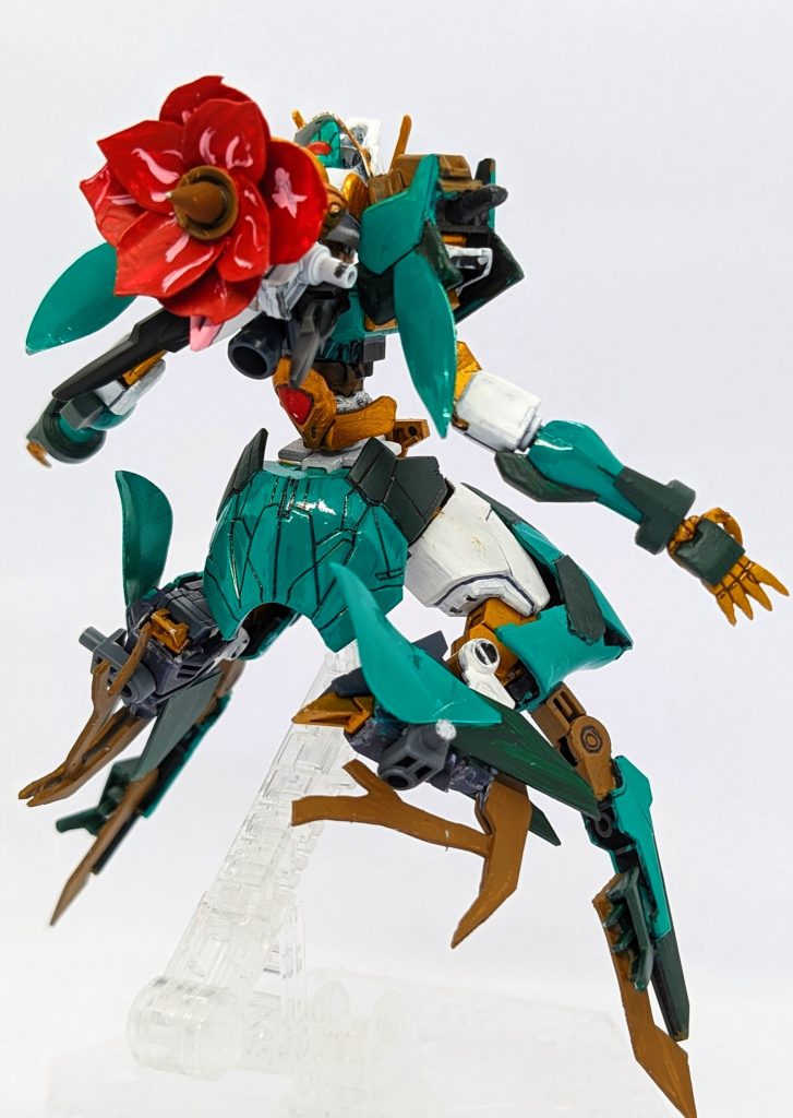 バックパック(フラワードライブ)は全ユニット統一でこの花を背負う形になるが両サイドにユニット別の武器や葉や花弁形状のスラスターなどが装着される