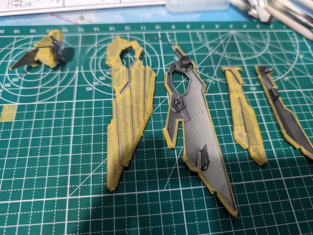 マスキングは初めてだったので相当苦労しました、本当に地獄ですね。ただそのぶん塗り分けはとても綺麗に、そしてよく見るとマスキングし忘れで塗れてなかったり。。