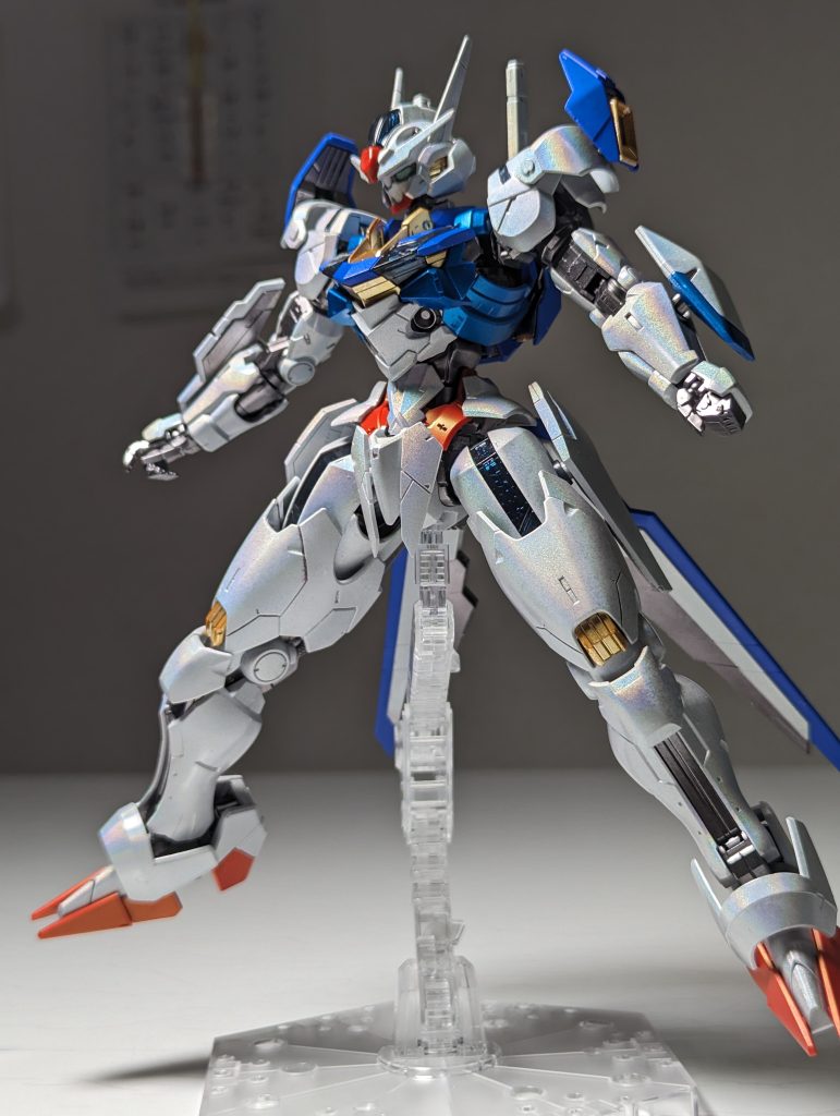 以前キャリバーンでもホロシルバーを使用して凄く良かったので今回もHG１体分の制作費で頑張りました。キュベレイとか塗ってもカッコ良さそうだな・・・