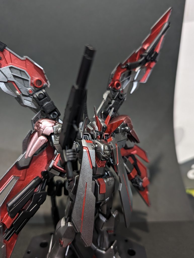 肩のドクロだけ薄めのカッパー感を、胸と頭のドクロは黒サフの上からタミヤのウェザリングでちょっと古めかしい感じにしましたが写真だと分かりづらいかも。