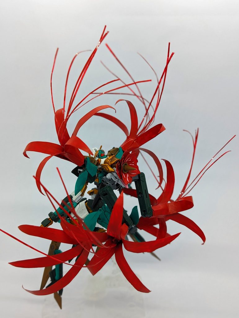 機体を覆うクラスターはABCが施され出力の弱いビーム兵器を無効化実弾も低威力であれば無効化することの可能な盾になります