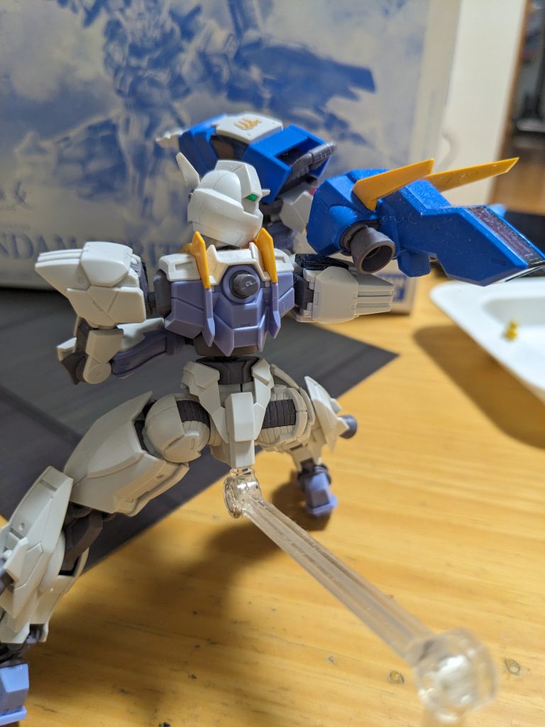 指先から、ビームで攻撃