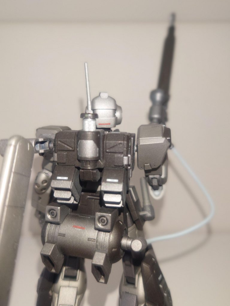 バックパックにはミノフスキー粒子散布装置を装備。（ジムスパルタンから）