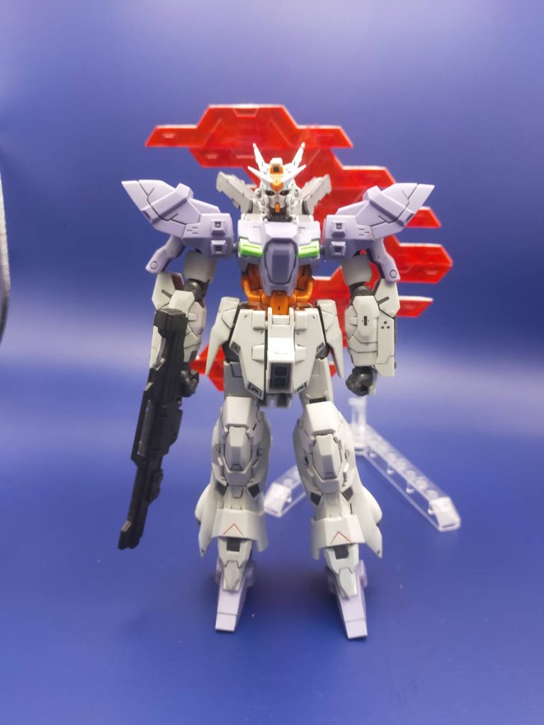 正面ポーズ無し、色合いがガンダムですね息子作、満足