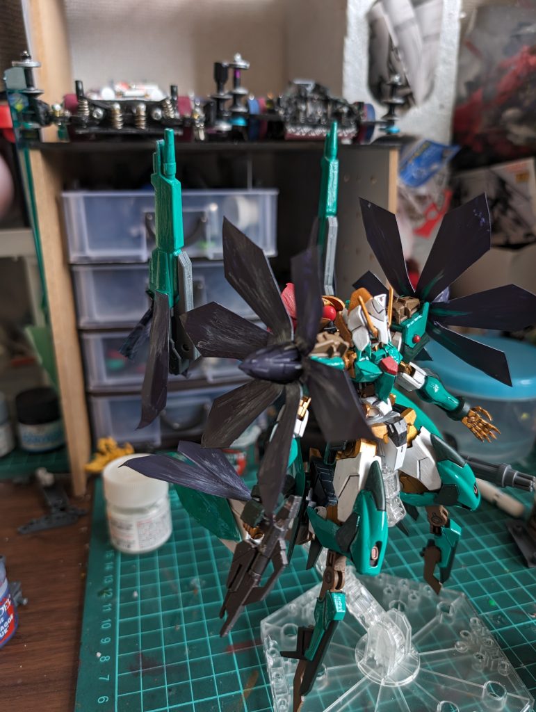 最初は暗めの紫だったんですがさすがに映えないかと思ったんで今の色に変更しました