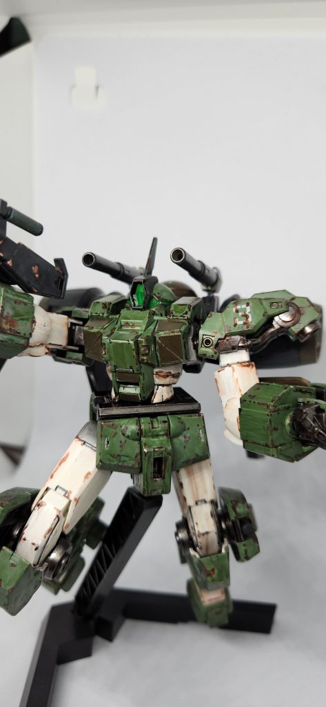 マントは無い(構造上着けれんw)けど鉄錆団の新機体です。そして追加トタン(笑)は胸部にしか無いと言う。以上、デミバことグーテン・モルゲンでした。