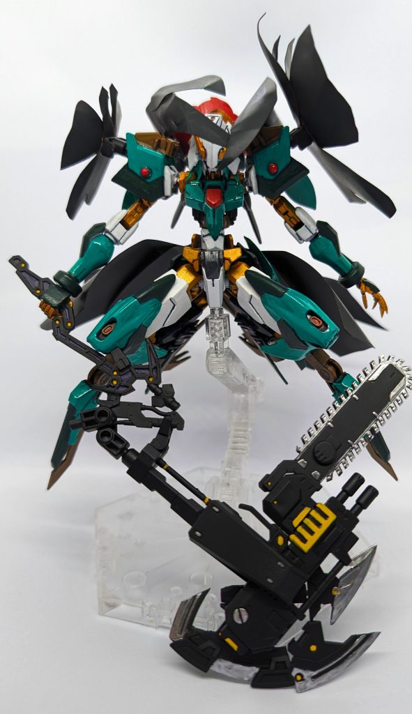 大鎌は先が刃ではなくチェーンソーになっているのと実はライフルがついているため切りながら撃つことも可能(厨二病要素2