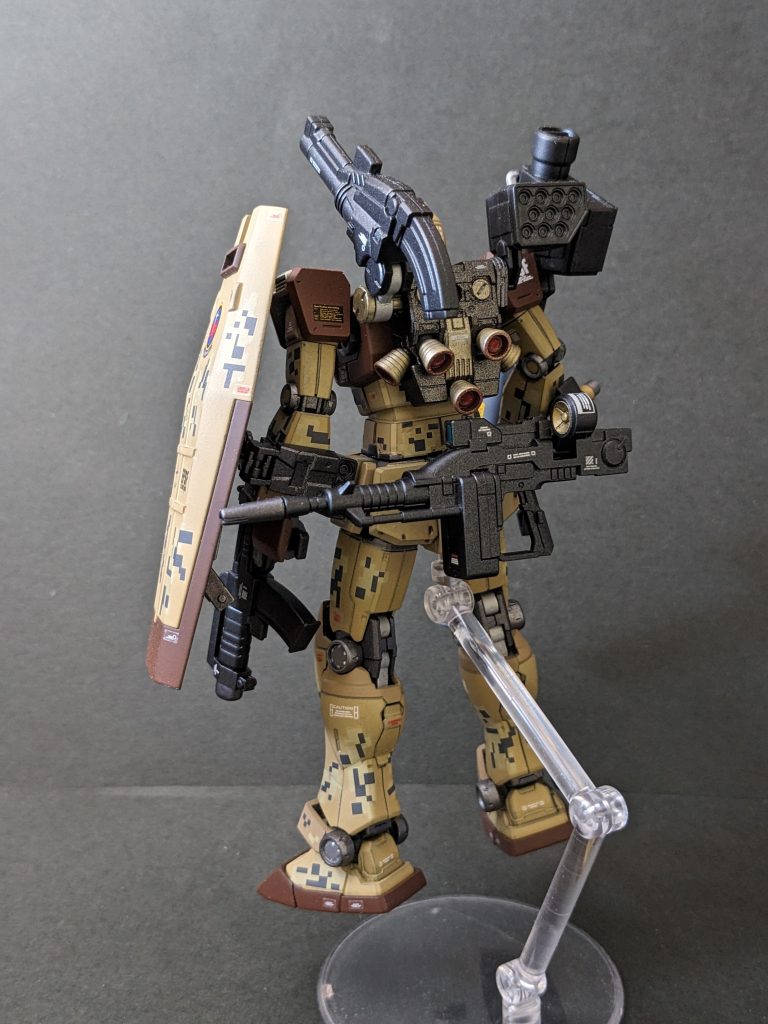 本当にジム？っていうくらいバーニア多い(zaku-kao4)脹脛にも隠しバーニアっていったい…