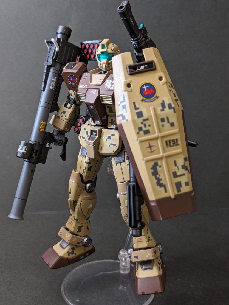 弾頭の塗り分けは付属のシールを貼って、つや消しトップコートです。マスキングと缶スプレーで仕上げようとしましたが、心折れました(gundam-kao10)