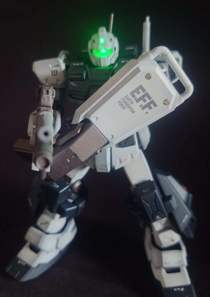 シールドはメタルパーツでデコっております。