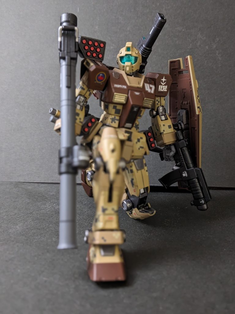 立膝ポーズが何気に一番カッコイイかも…現在、この機体の支援機を構想中