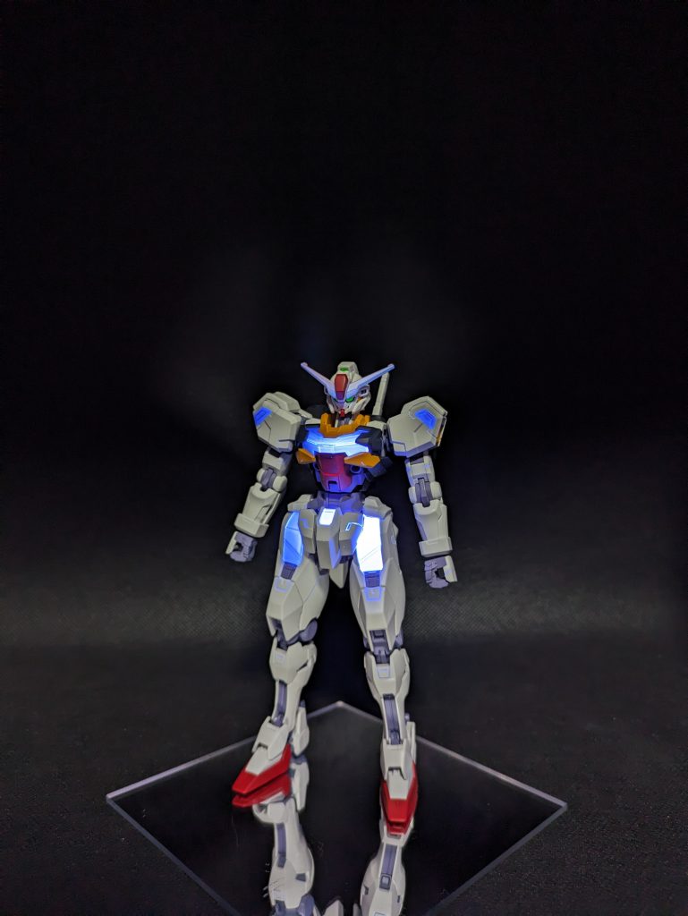 シェルユニット、ツノとスミ入れはブラックライトで発光します。スコア6