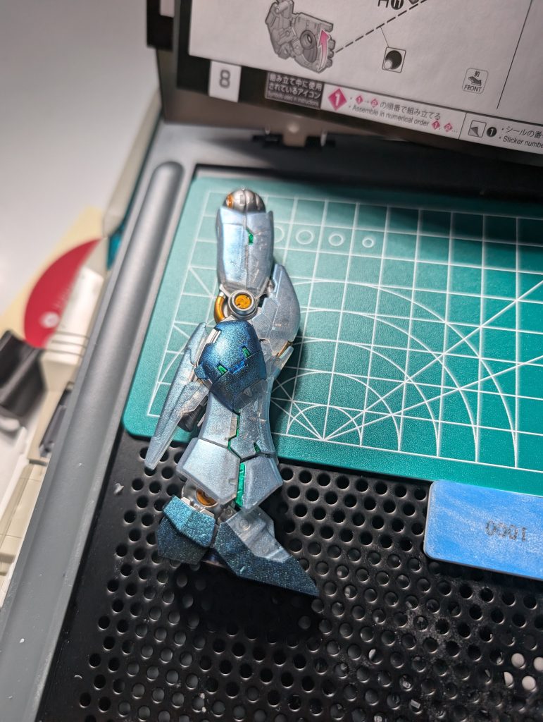 製作中の様子。単体で光を当ててるとこんな感じです。