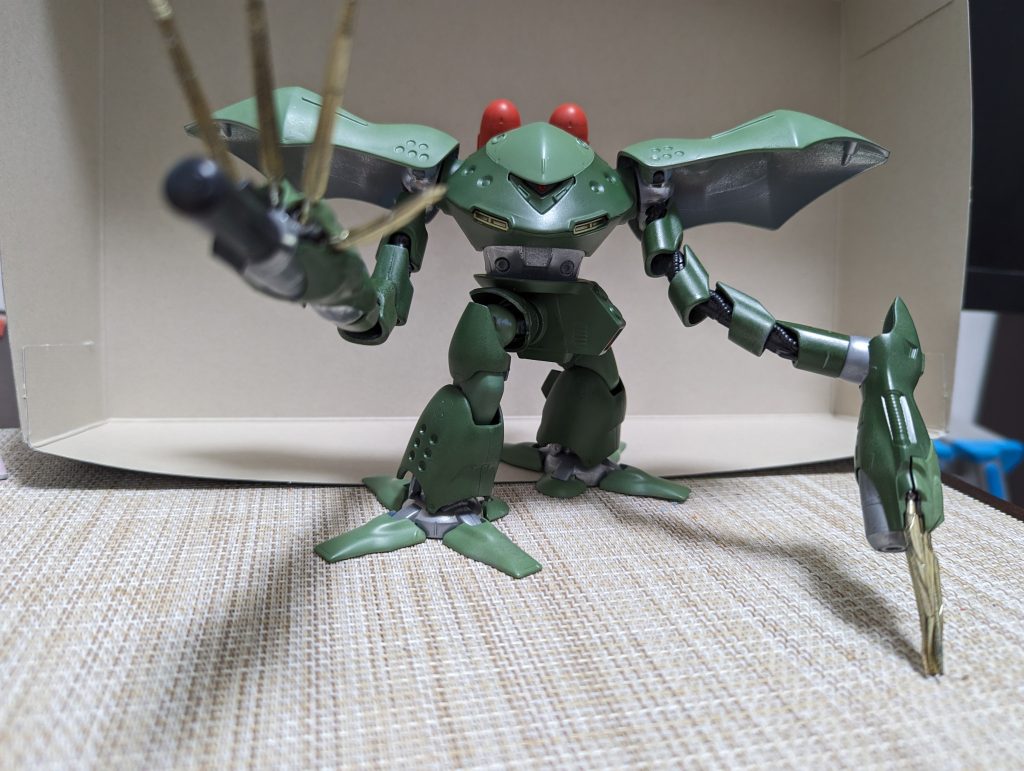 ポケットの中の戦争ですが、あの頃見た時はメカデザは最高だけどストーリーが駄作…と思ってたけど、今の年になって見るとグッと来るものがあって、自分の中では名作扱いになりました。ハイゴッグとケンプファーはデザイン的に名機だと思います。