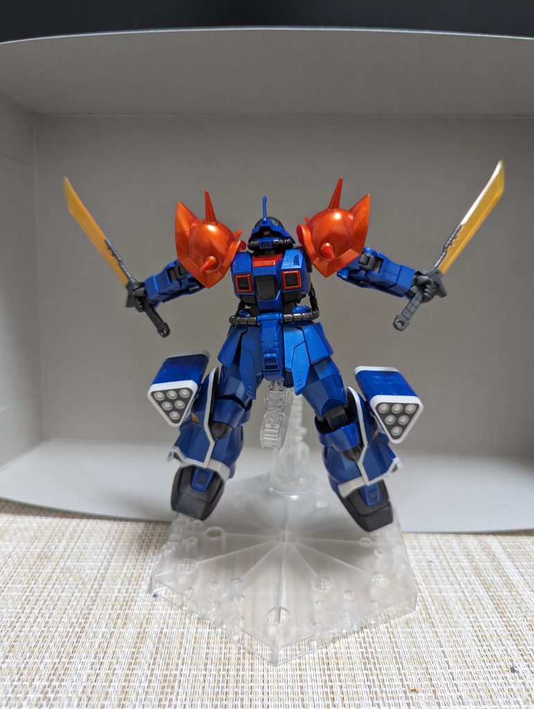 大の字で威嚇。組み立てるだけでここまでのクオリティ。今の技術は凄いなぁ。